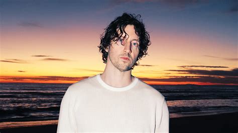 dean lewis chanel